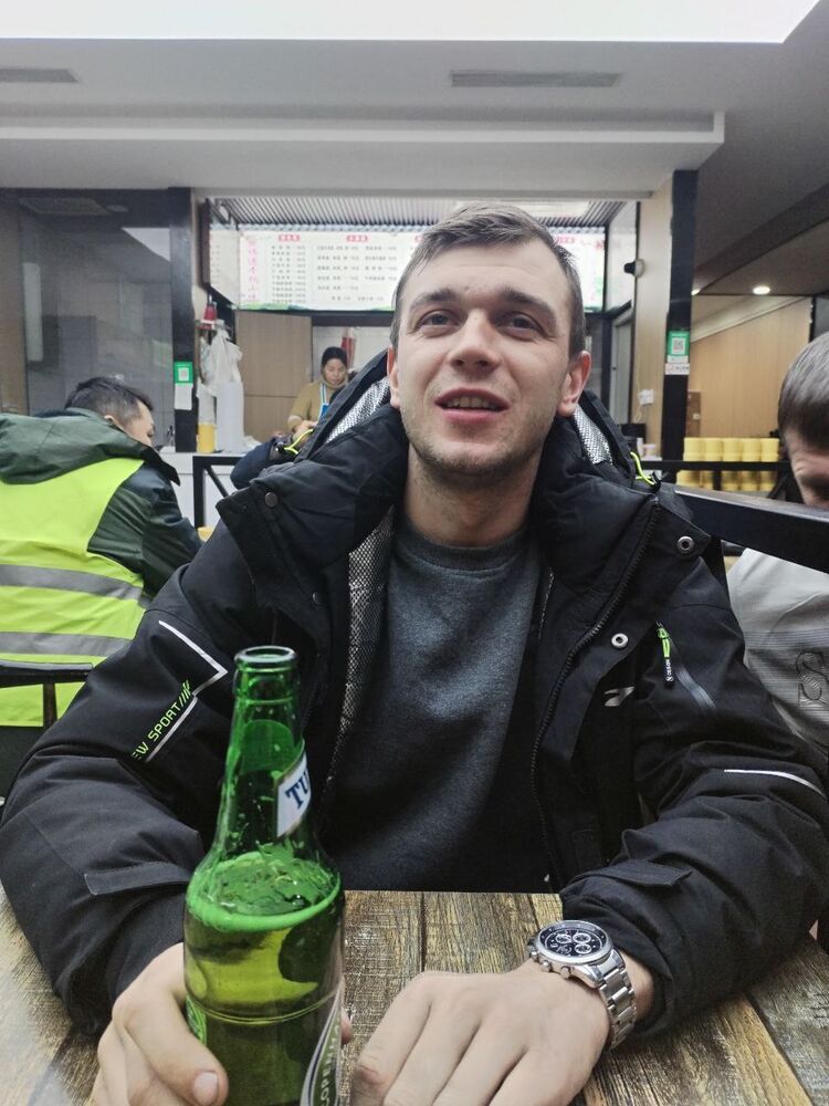  46912765  Artem, 27 ,    