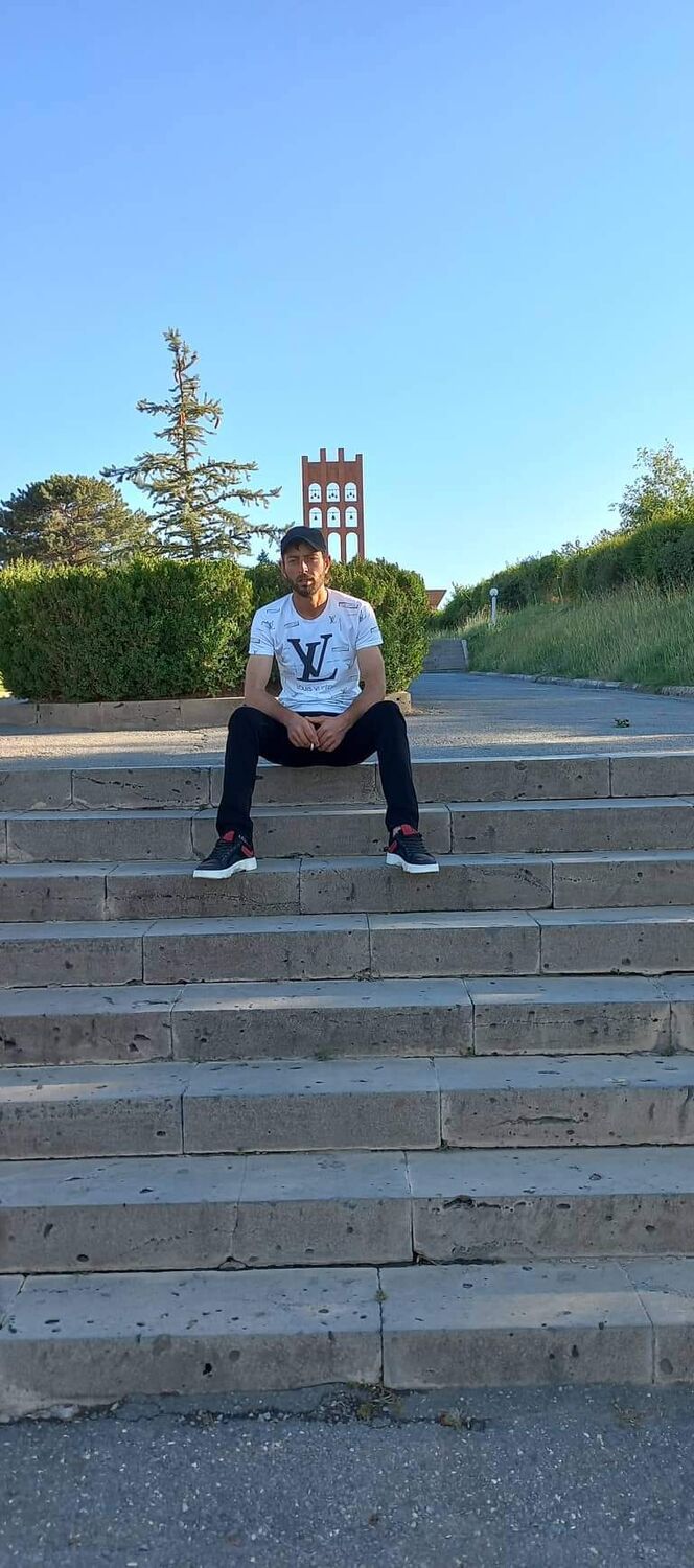  27622855  Armen, 33 ,    