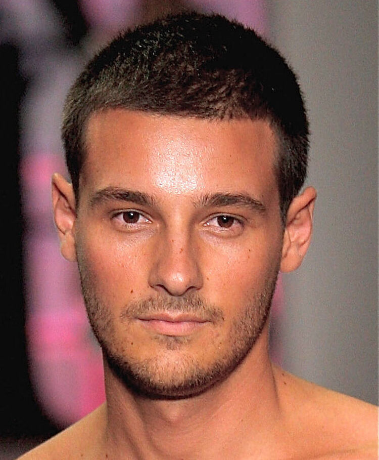  15248075  Andrej, 36 ,    