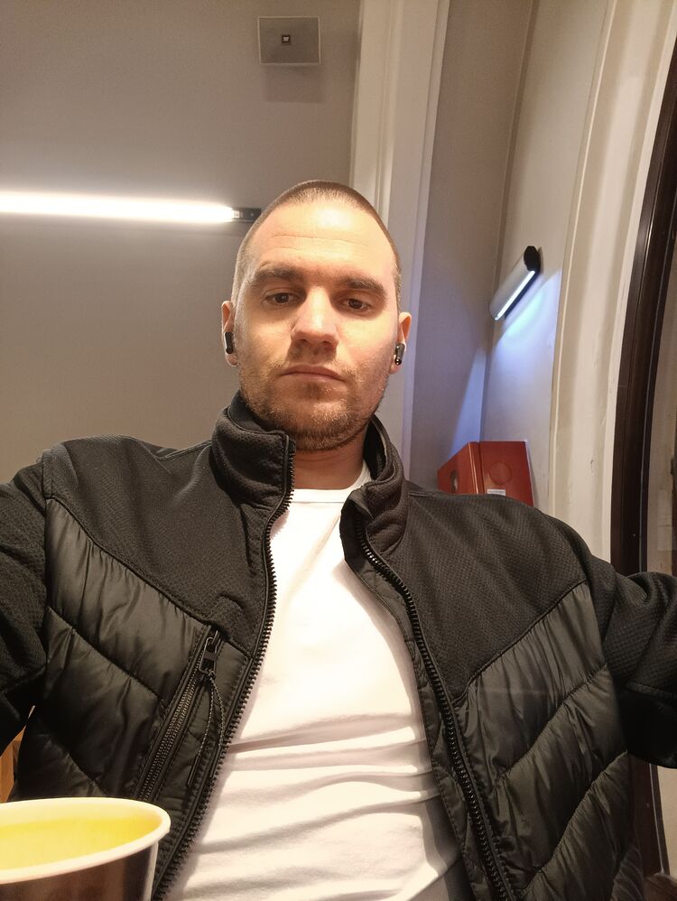  42120555  Volodymyr, 31 ,    Praha