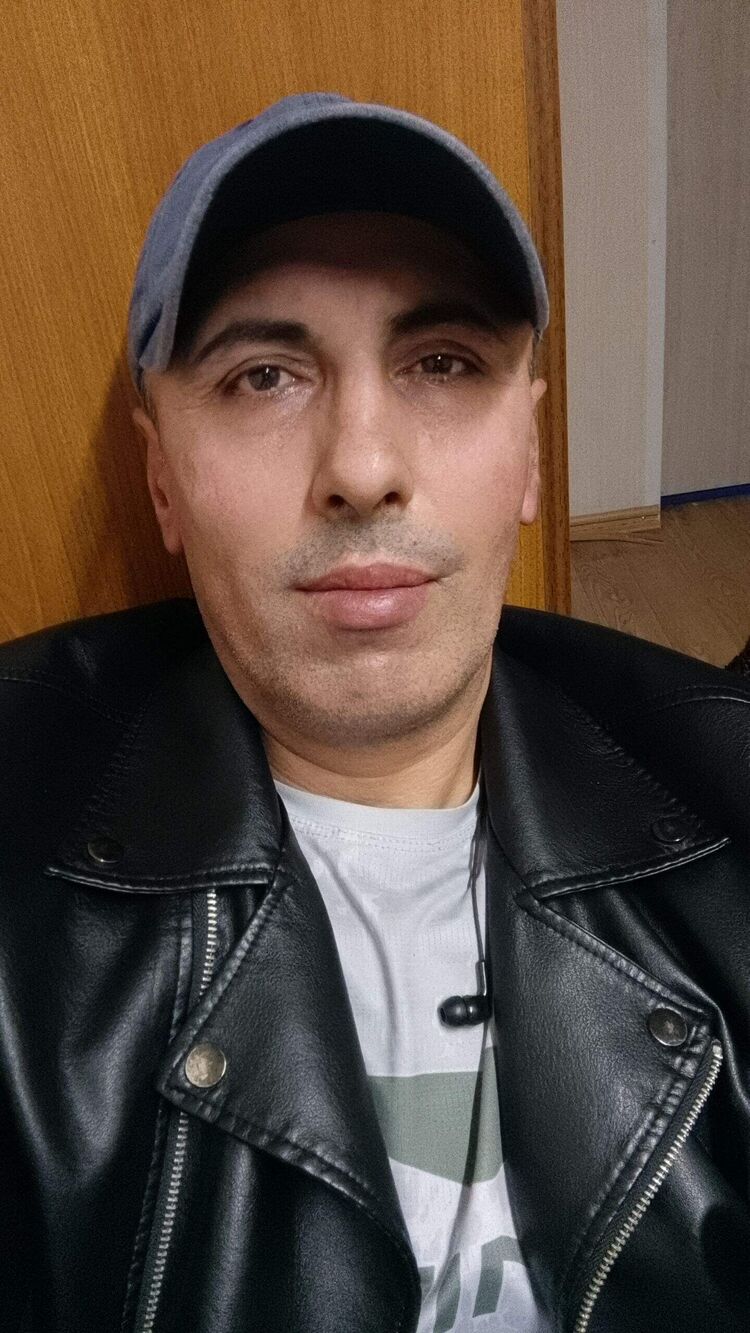  51825185  EMRE, 18 ,    