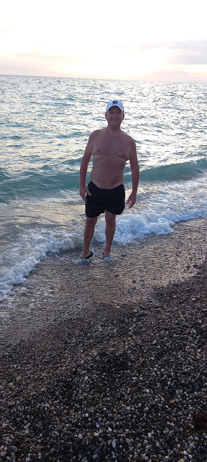  43861975  Oleg, 57 ,    