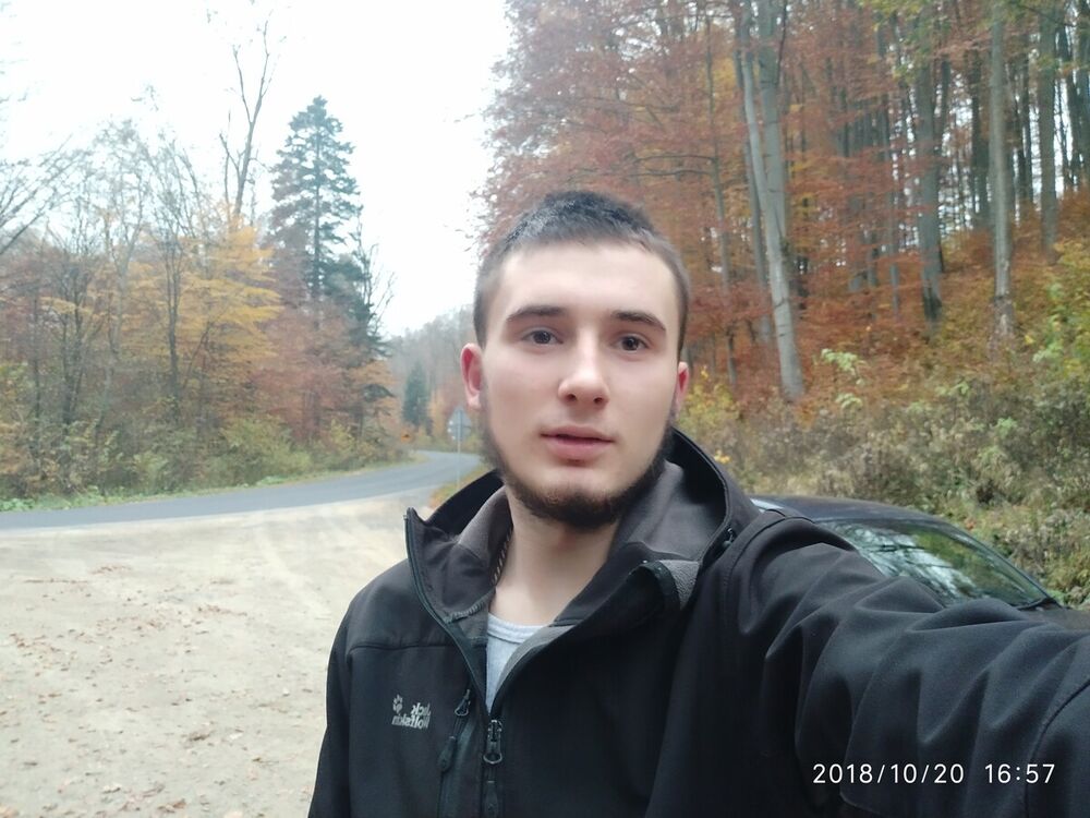  22207335  Rostyslav, 27 ,    
