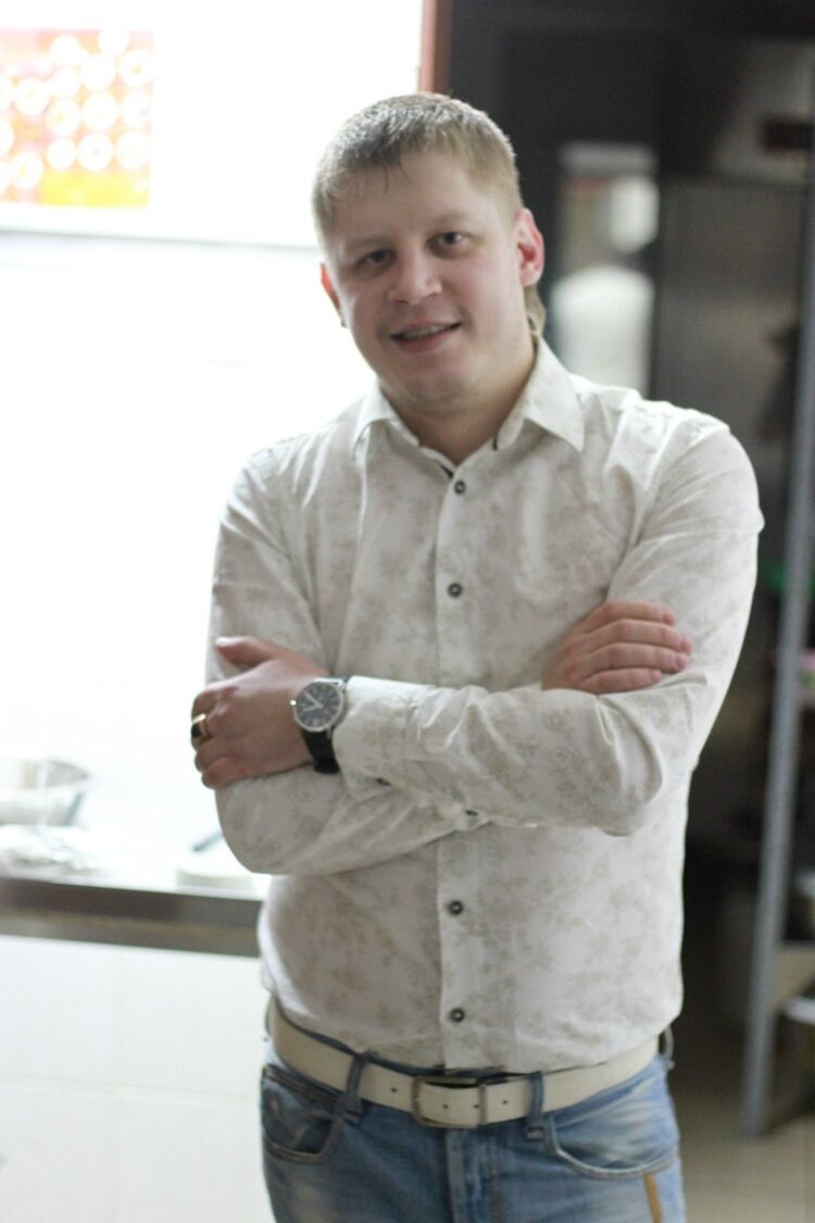  27502905  Mikhail, 38 ,    