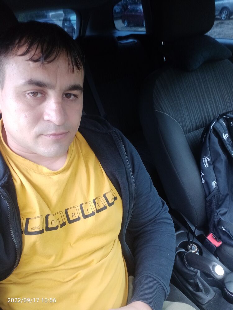  29939885  Pavel, 37 ,    