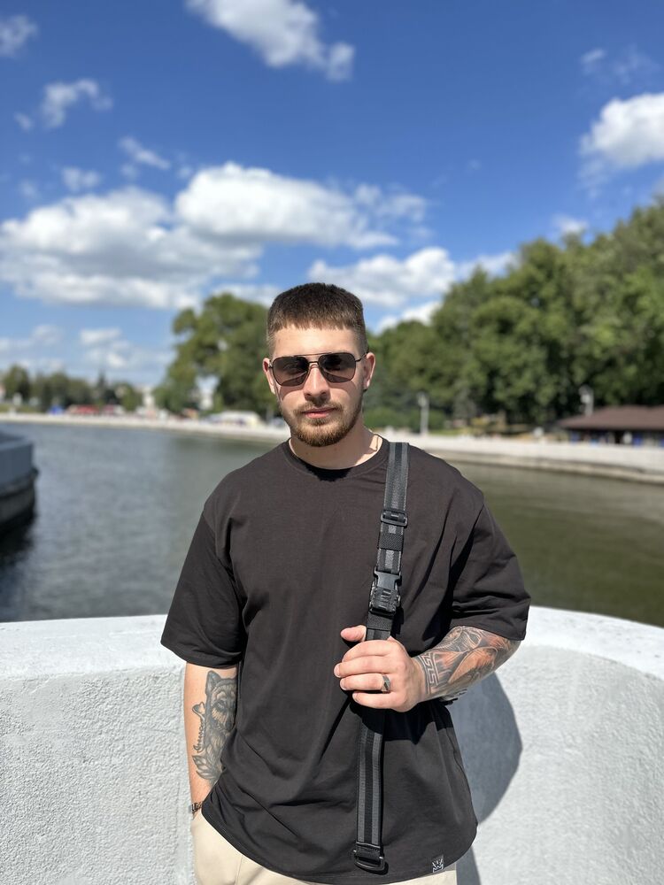  53784035  Edward, 27 ,    