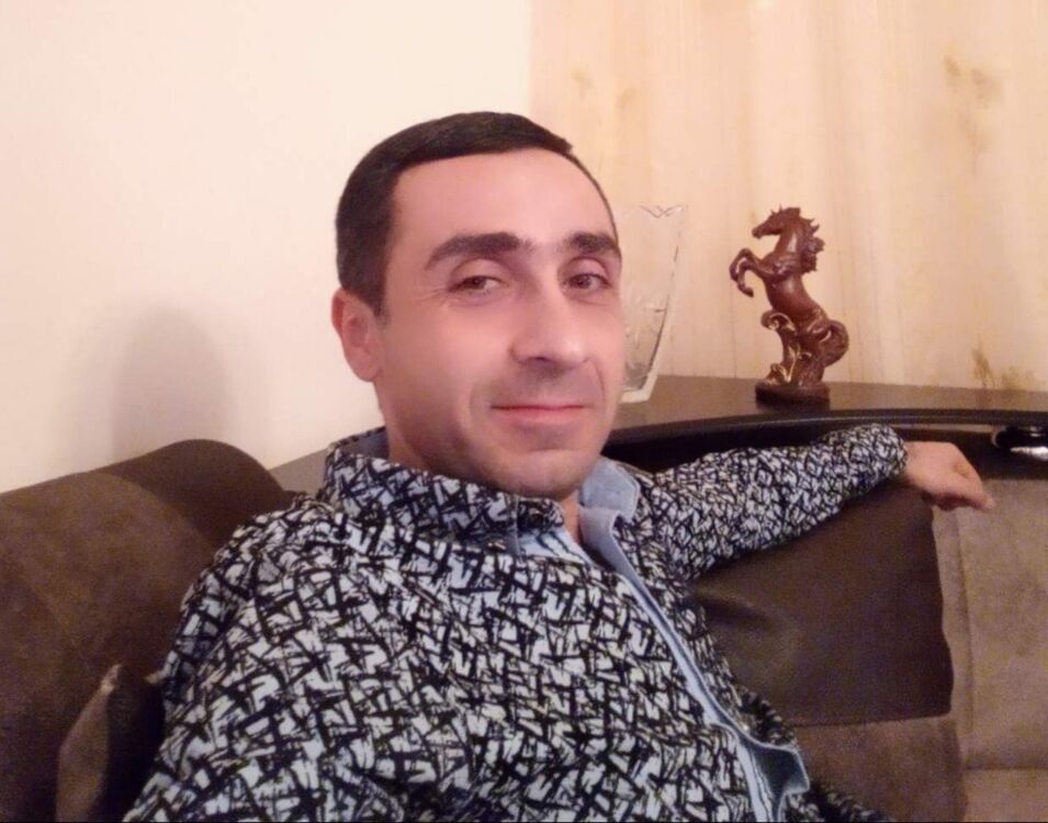  ,   Gevor, 42 ,   ,   