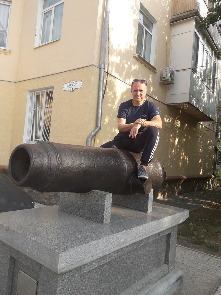  19206135  Yevgeniy, 59 ,    