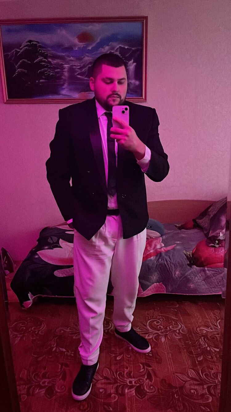  49991585  Andrei, 30 ,    
