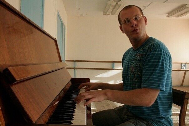  21019435  Andrey, 37 ,    