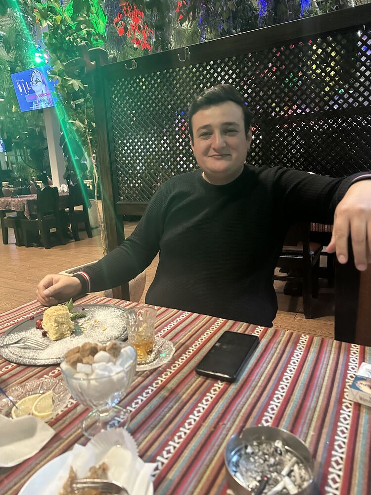  40572435  Orxan, 29 ,    