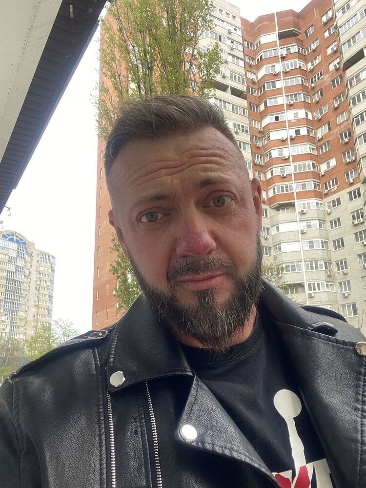  --,   , 40 ,     , c 