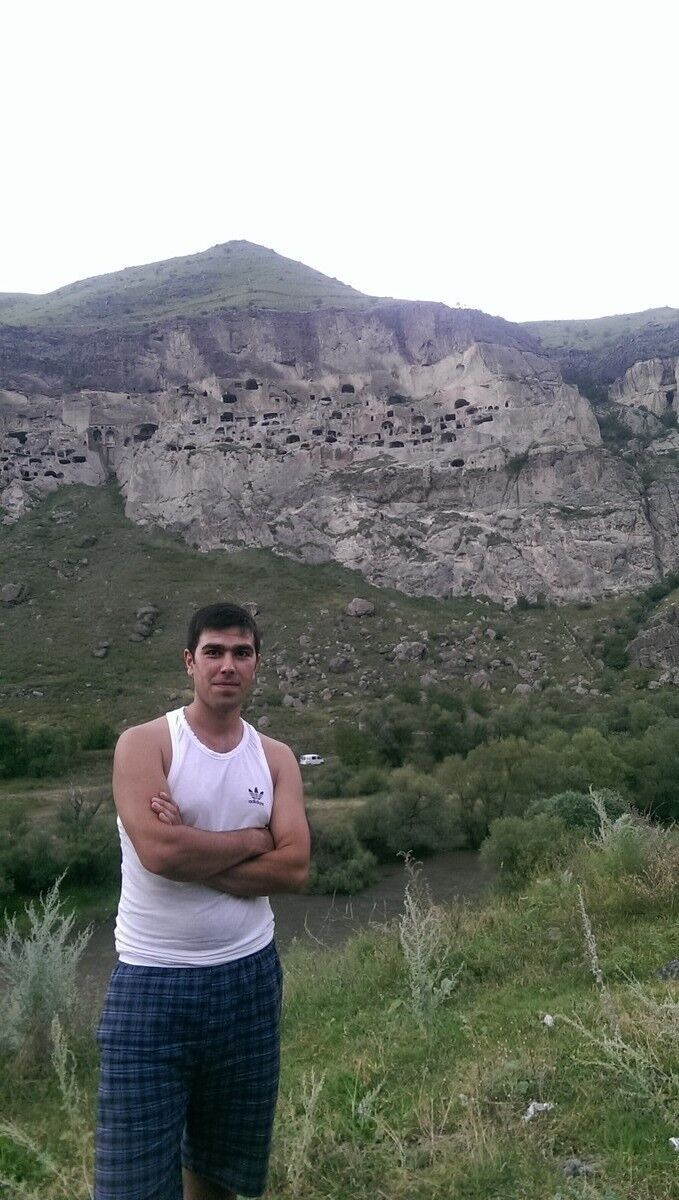 4949285  Harut, 37 ,    