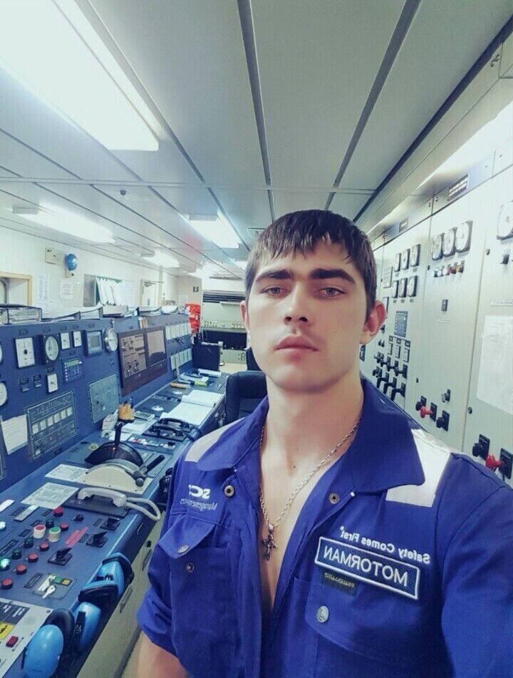  21945225  , 32 ,    