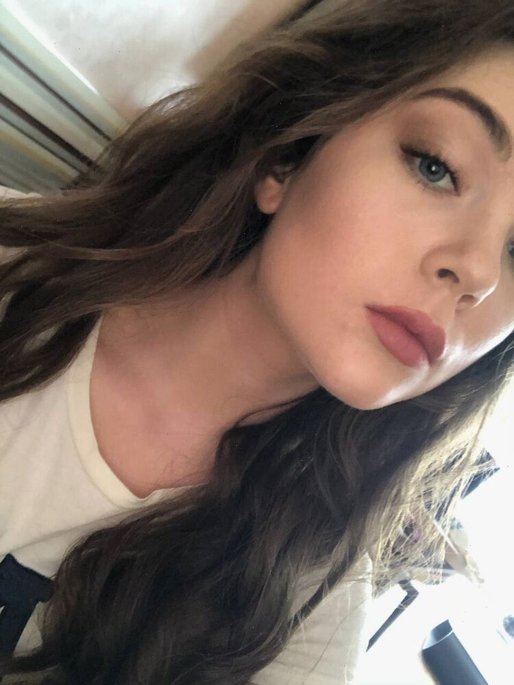  52067805  , 27 ,    -