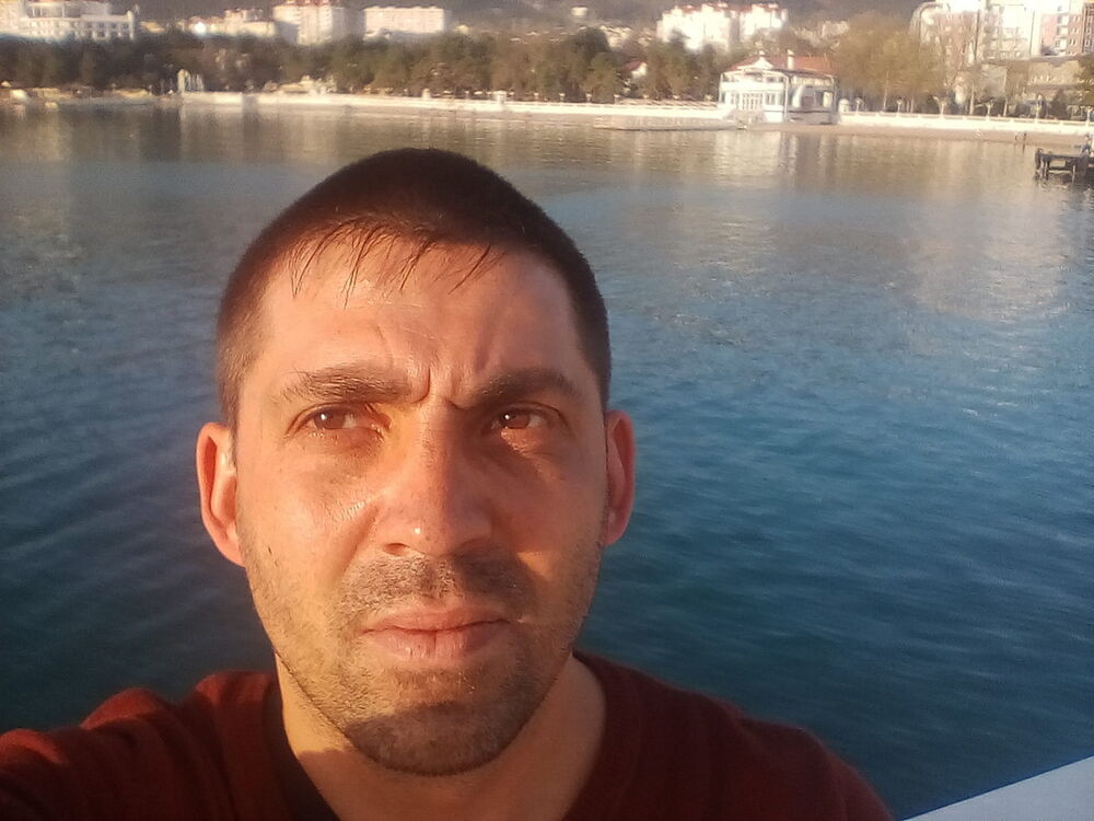  12162265  Zver, 44 ,    