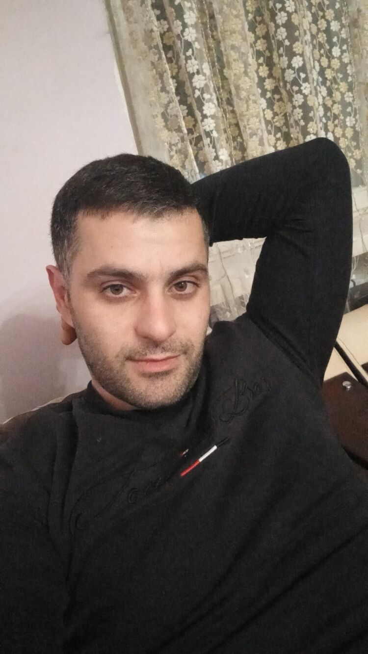  48885275  Mher, 33 ,    