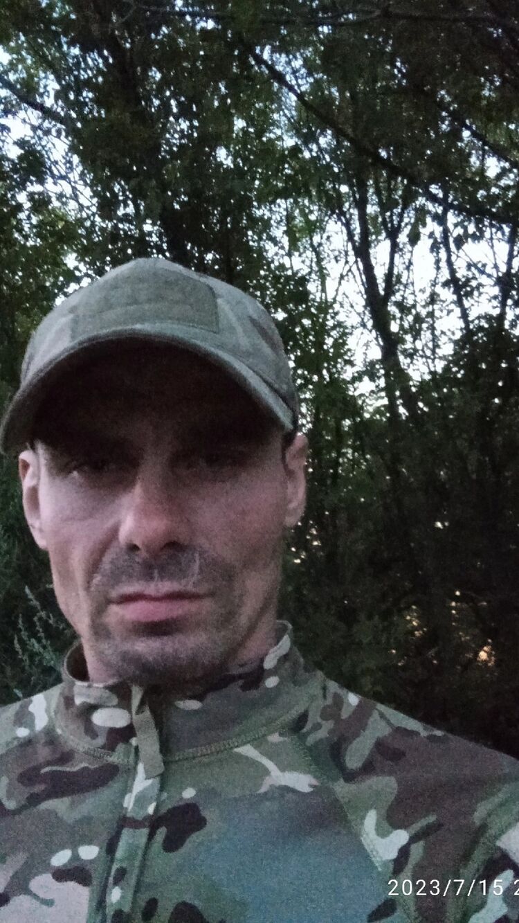  39149245  Artyom, 35 ,    