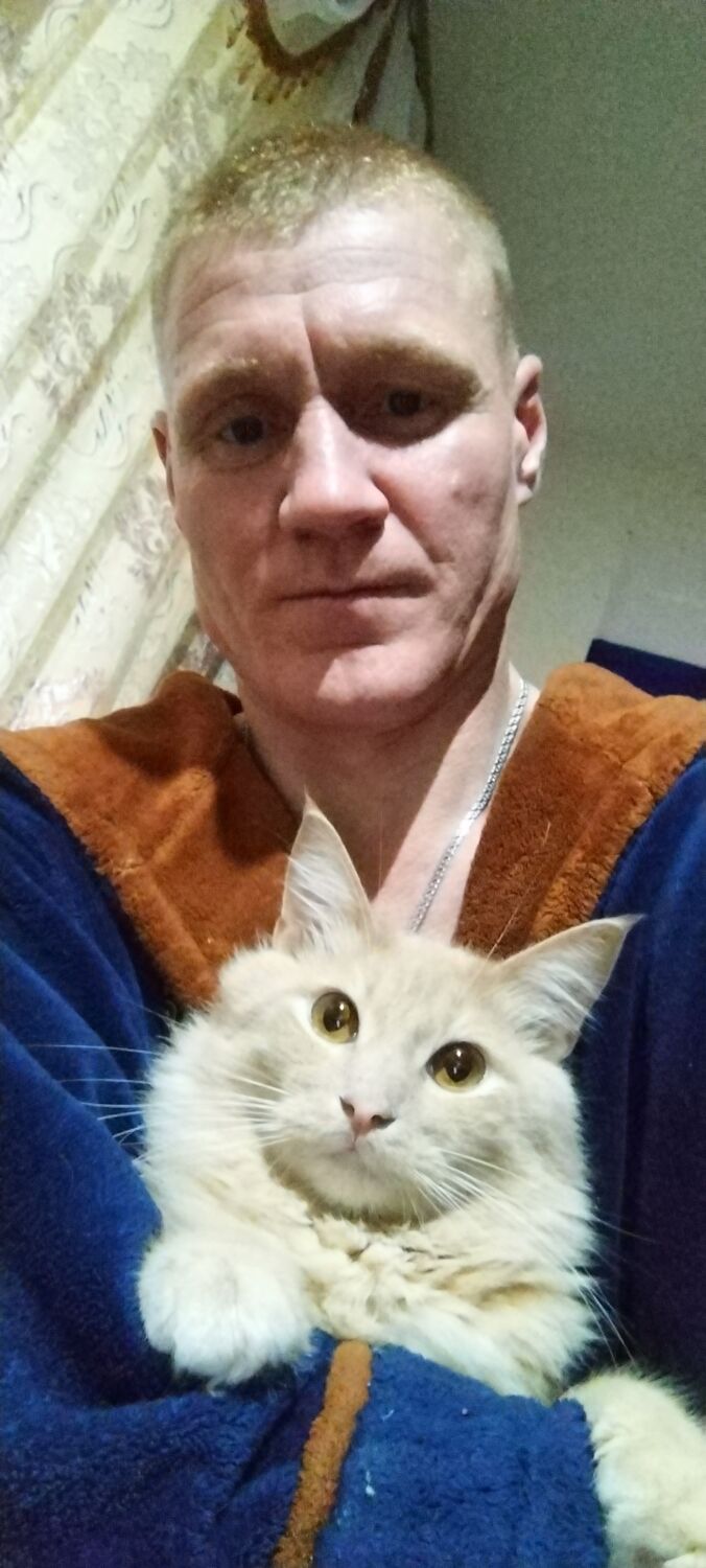  46917415  Alexei, 41 ,    