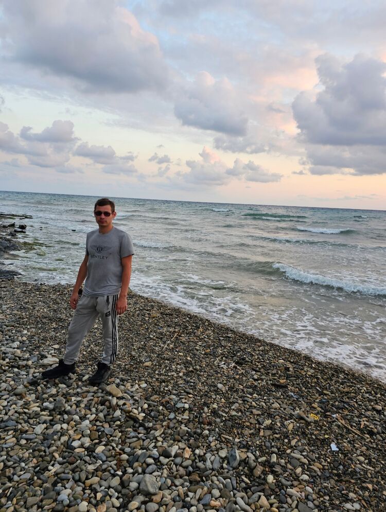  47143765  Vladimir, 24 ,    