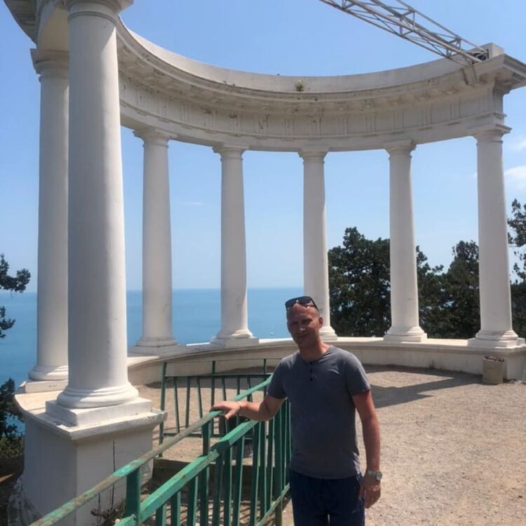  27879045  Alec, 41 ,    