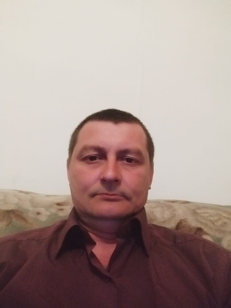  26423595  Andrej, 46 ,    