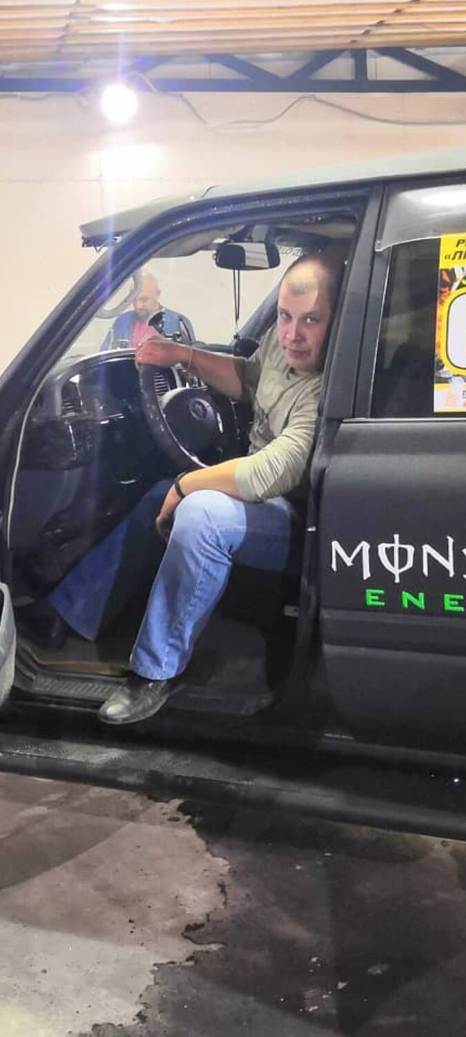  31564965  Artem, 38 ,    