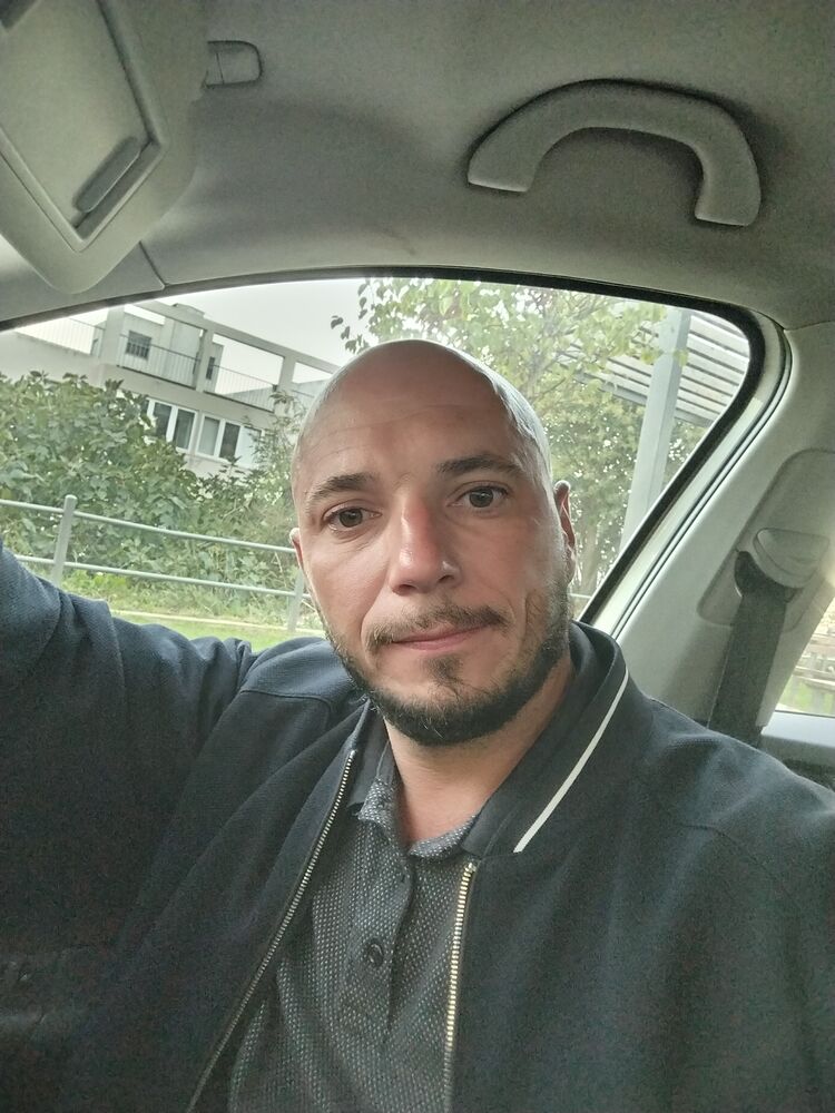  46140795  Igor, 37 ,    
