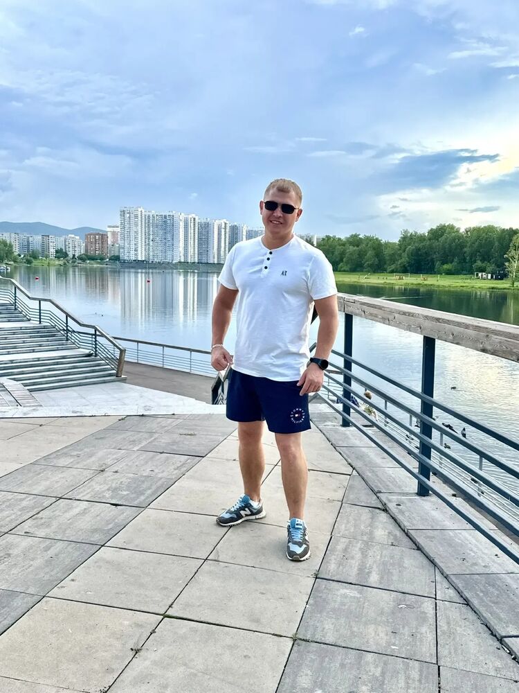  53850735  Andrei, 32 ,    