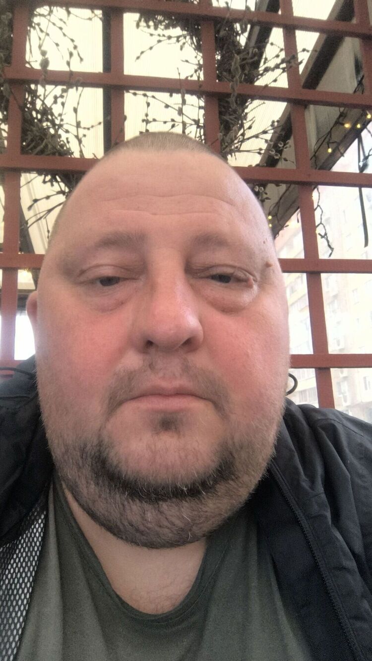  54120395  Denis, 41 ,    