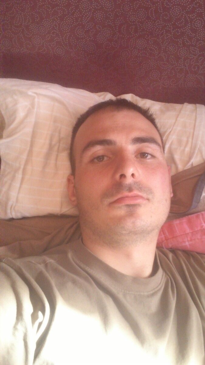  8967115  Den, 37 ,    -