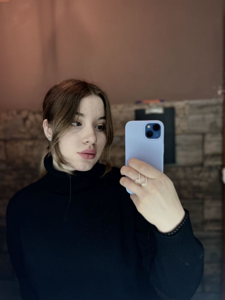  33142115  Ksenia, 22 ,    -