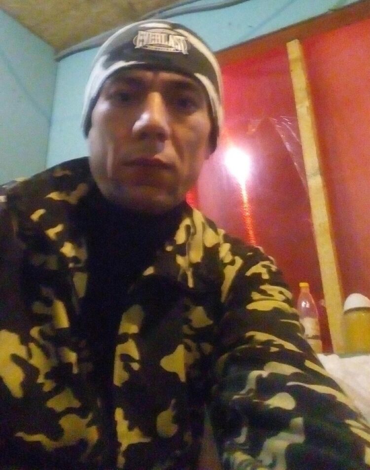  ,   Ruslan, 42 ,   ,   , c 