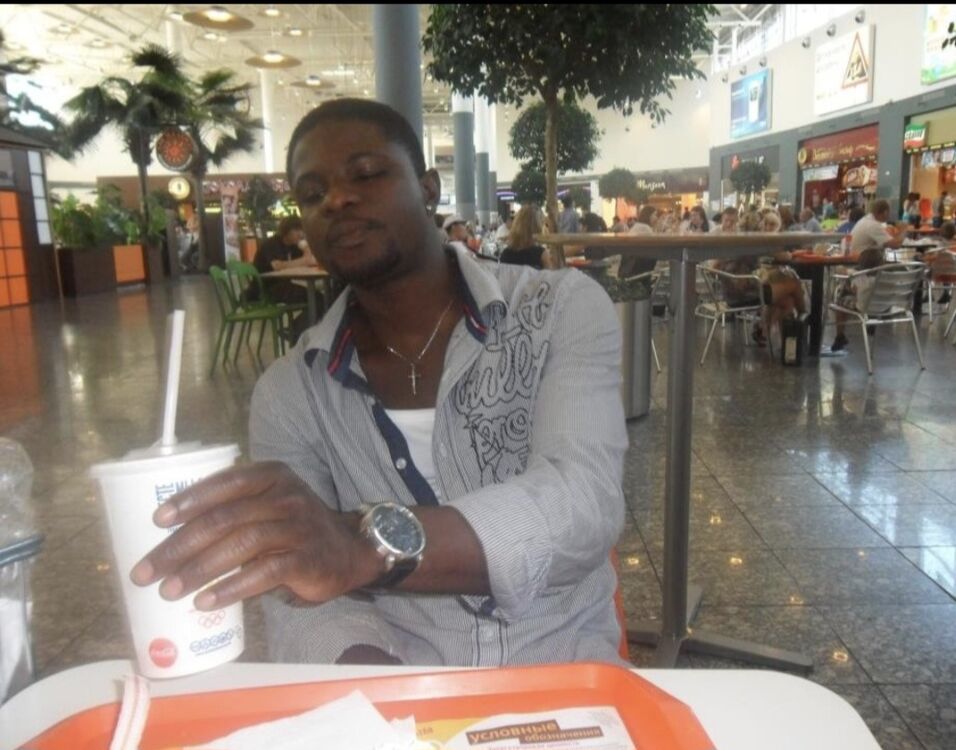  54203825  Robert, 35 ,    