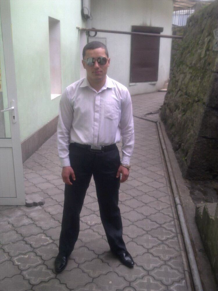  ,   Armen, 34 ,   ,   , c , 