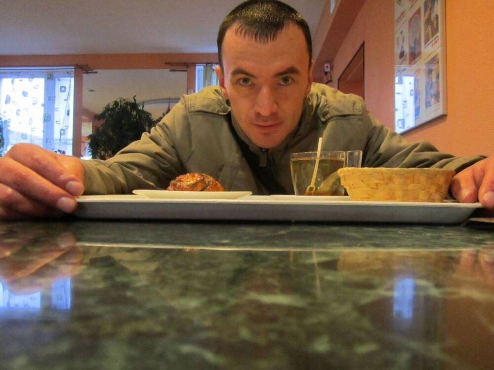  ,   Valentin, 43 ,   