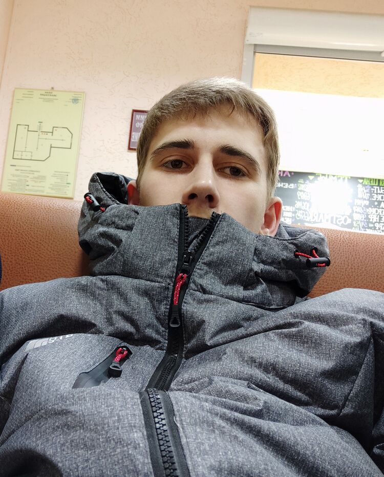  47732715  Andrei, 24 ,    