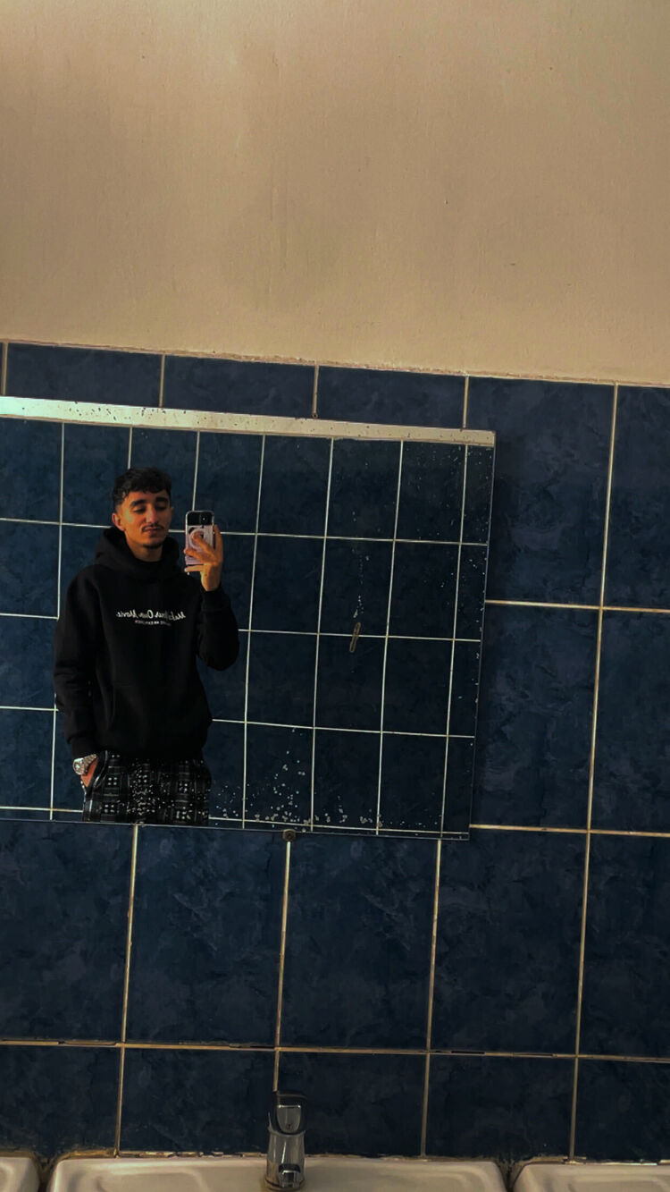  50201195  Ilyas, 20 ,    