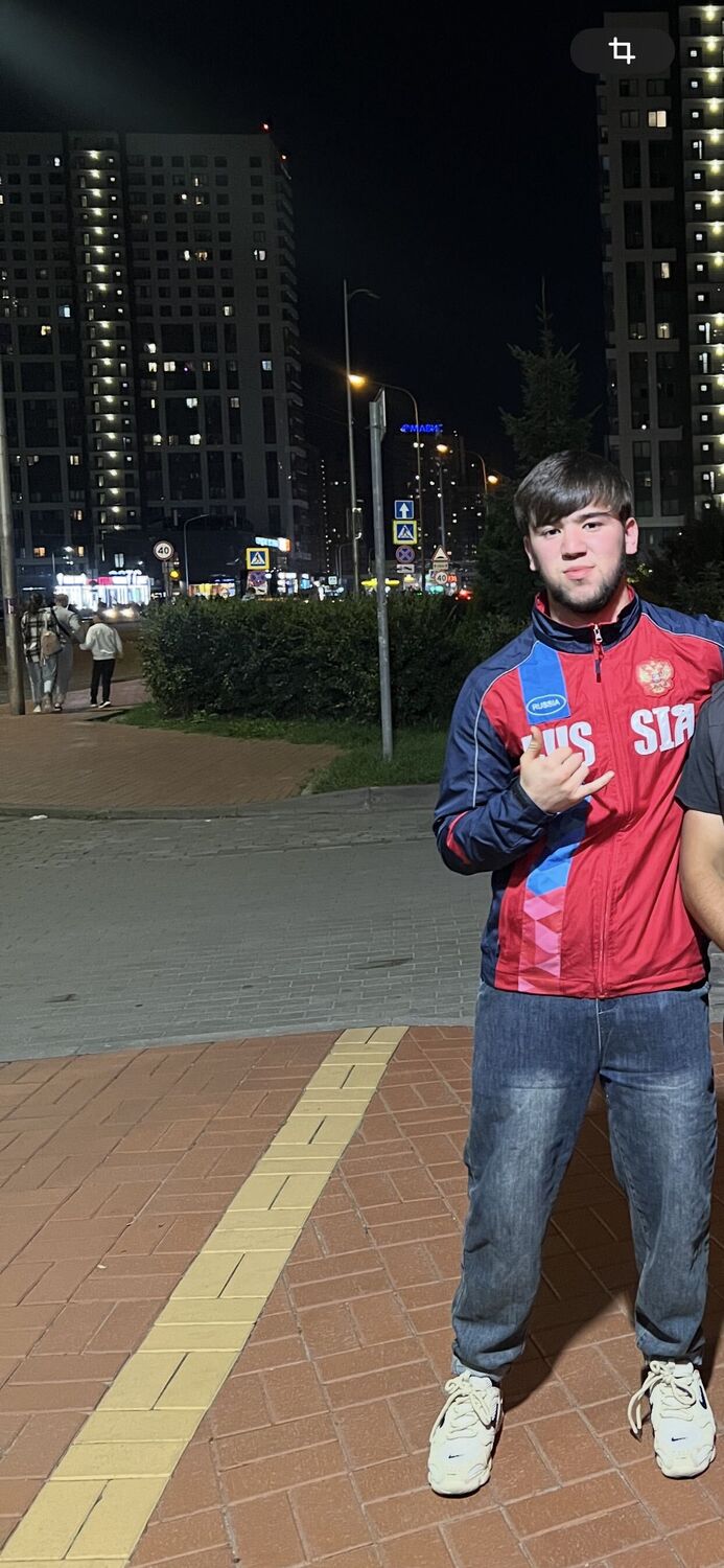  53039345  Fayzullaev, 20 ,    -