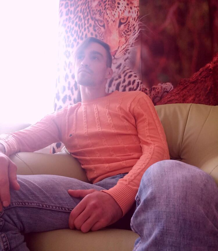  42550045  Pavel, 31 ,    