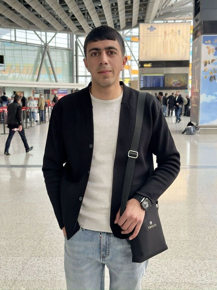  53725765  Gnel, 24 ,    