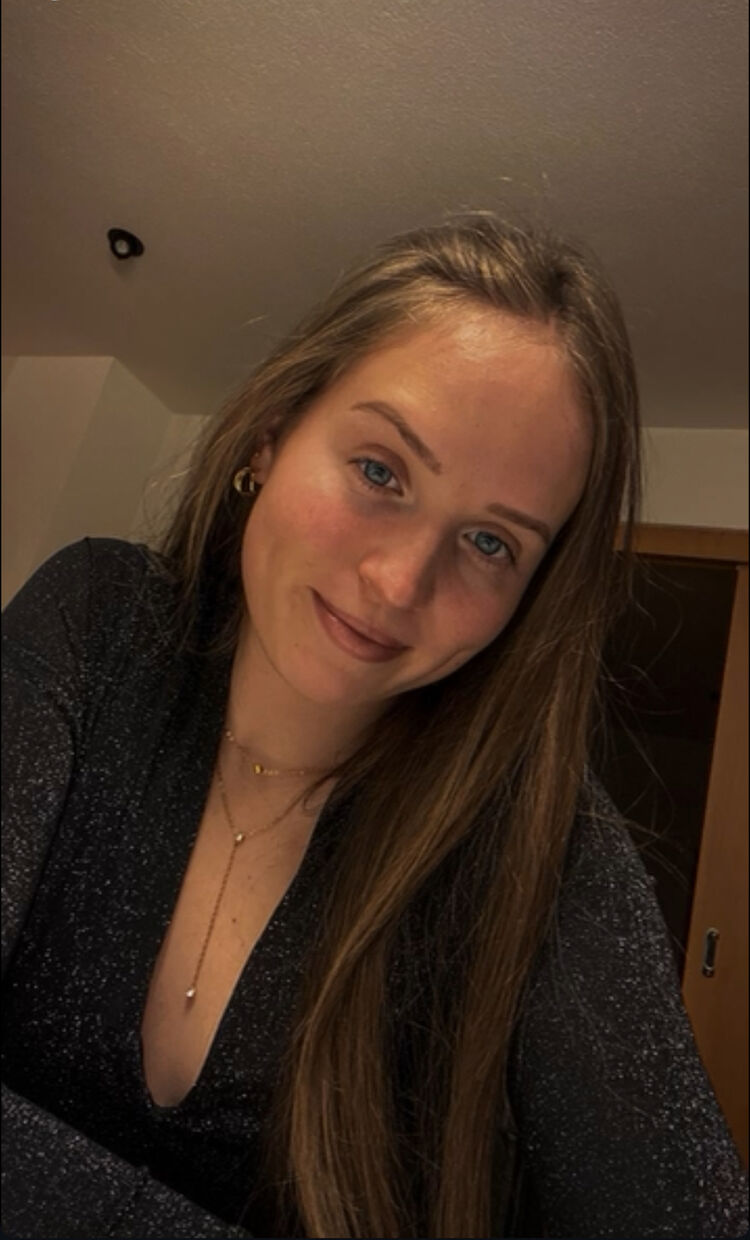  51671045  Olya, 22 ,    