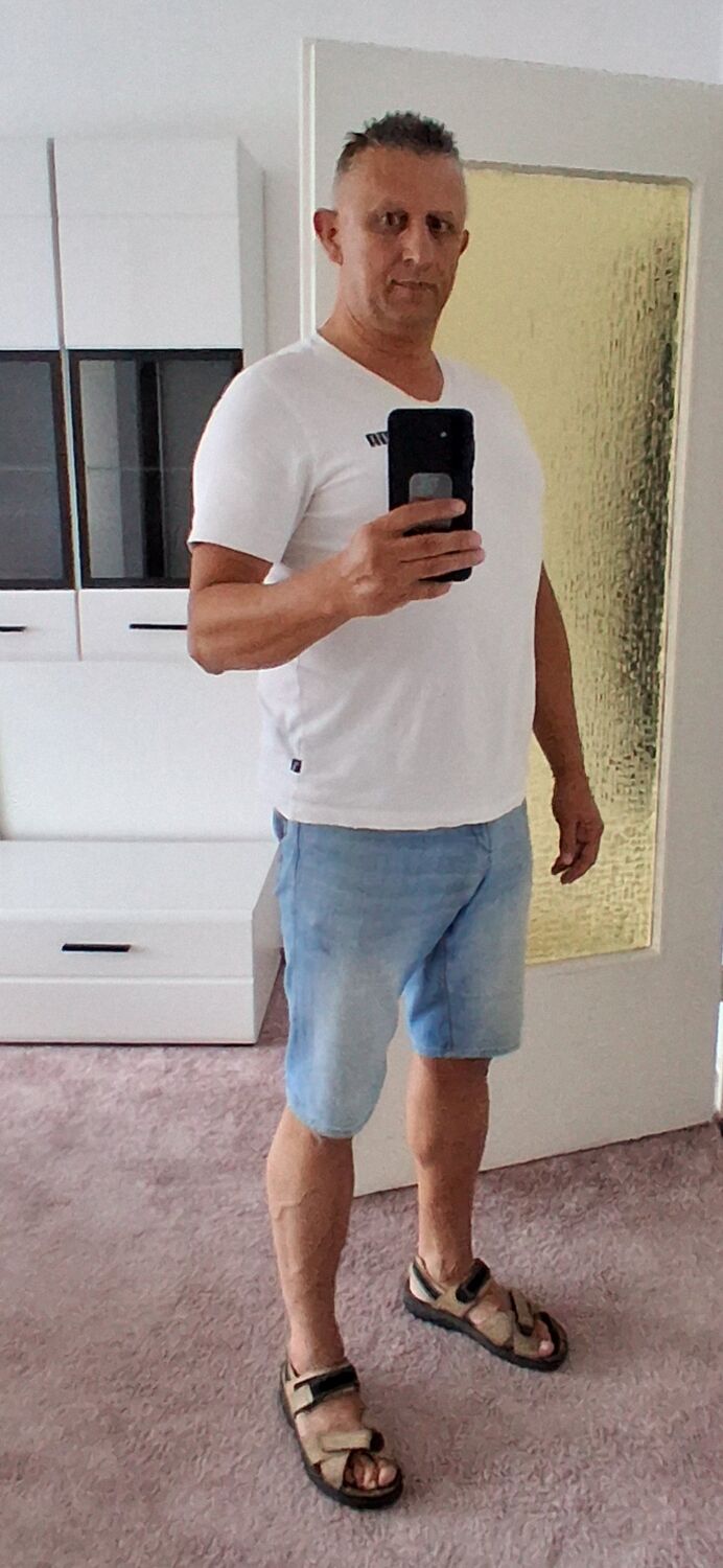  53522405  Mariusz, 54 ,    Wolfsburg