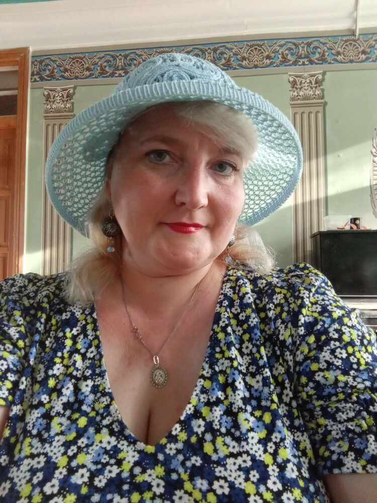  43546155  Viktoria, 48 ,    