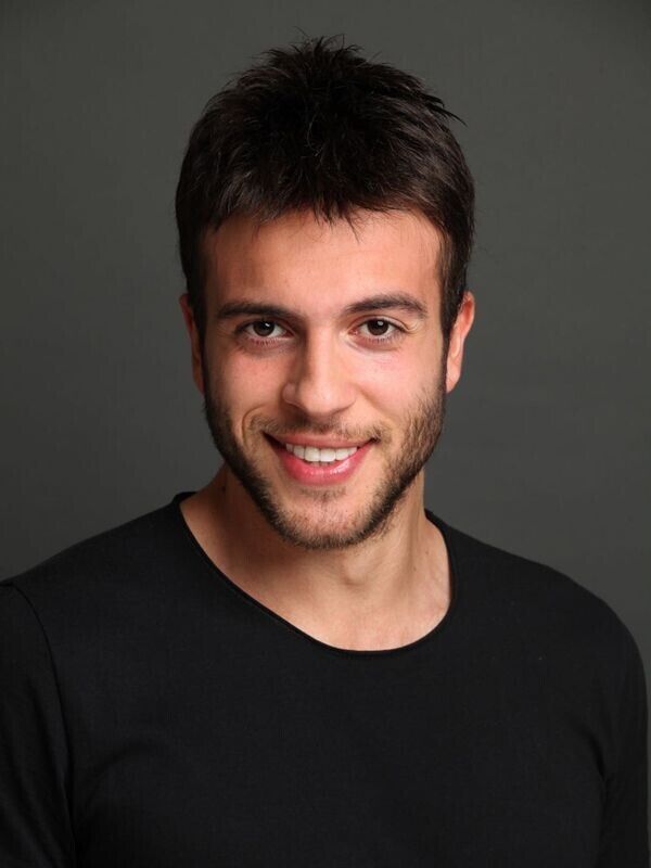  44807885  Emir, 38 ,    