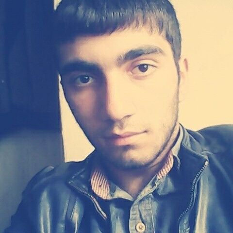  9884475  Karl, 32 ,    