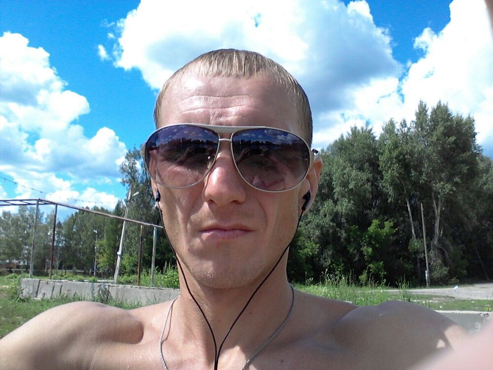  19999085  Pavel, 42 ,    