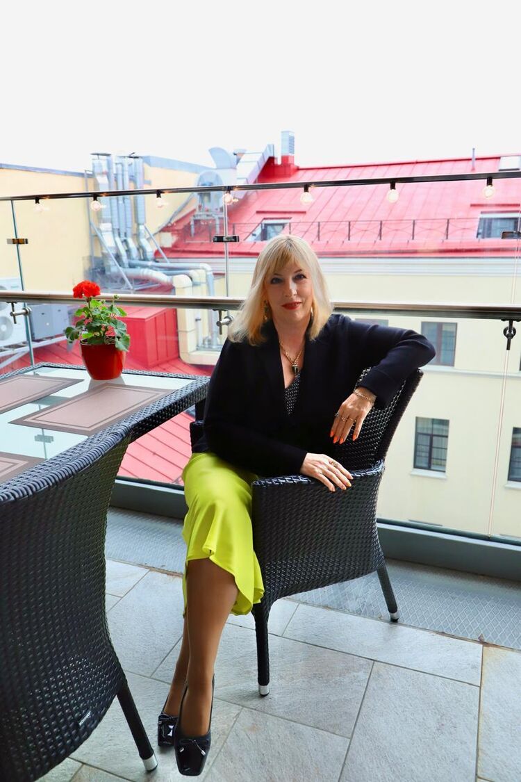  53692745  , 52 ,    -