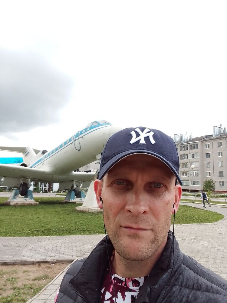  ,   Maxim, 44 ,   ,   , c 