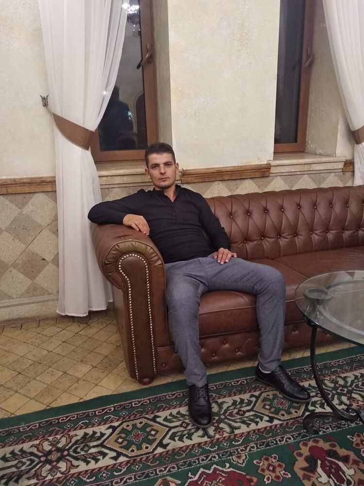 30102525  Hayk, 29 ,    